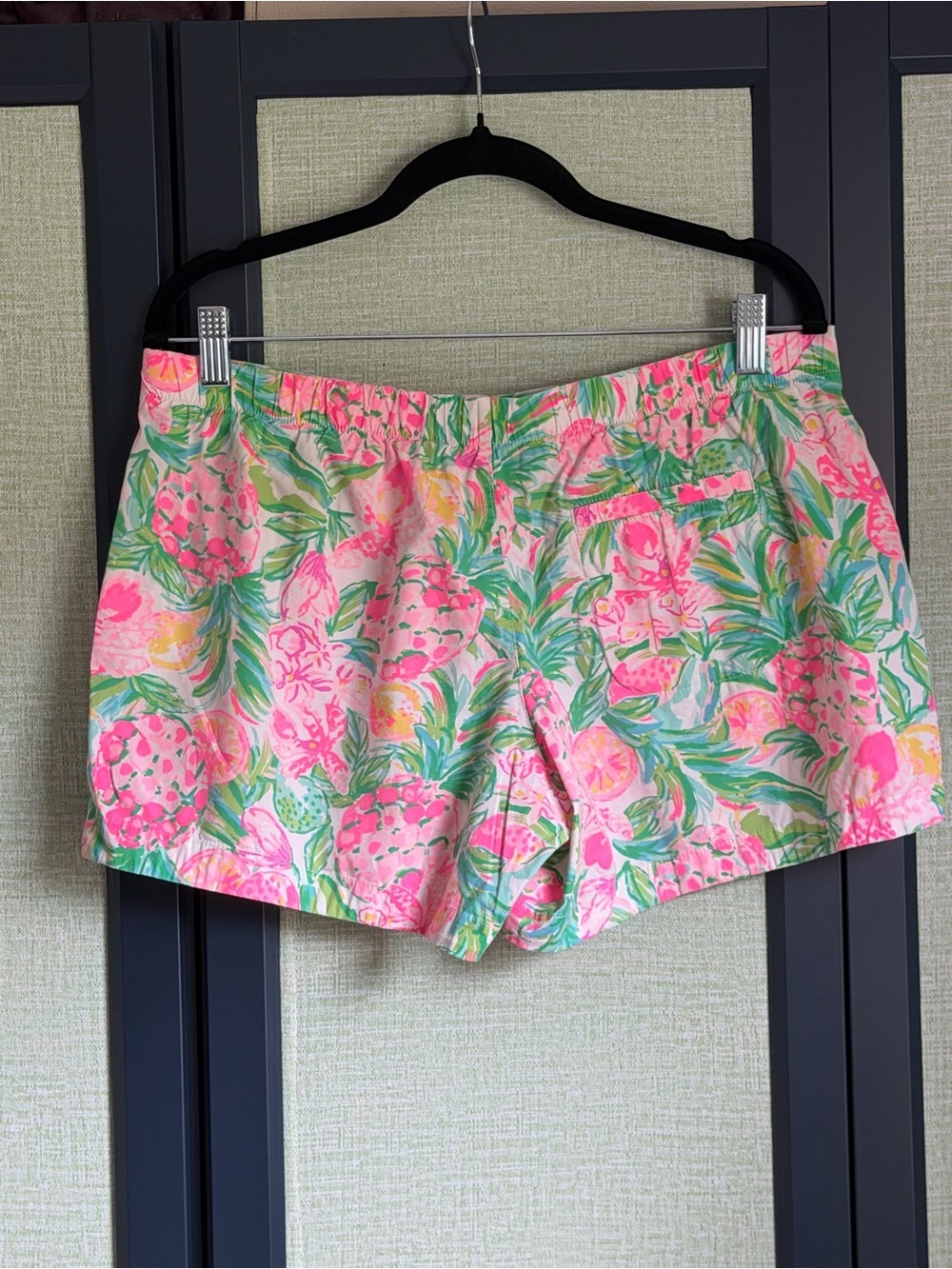Lilly Pulitzer Ocean View Tropical Pull On Shorts in Pear Necessities, Size M - Picture 3 of 9